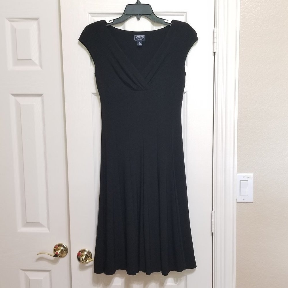 ❤️ Women's Little Black V-Neck Fit & Flare Cocktail Dress